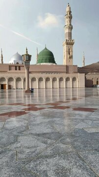 Prophet Muhammad Mosque or Masjid Nabawi in Medina, Saudi Arabia |  Time lapse | Islamic Holy Site vertical video	