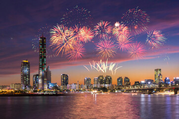 Fireworks along the Han River in International Fireworks Festival at Yeouido, Seoul, South Korea.