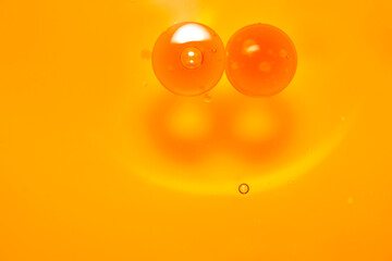 Oil background on water It has a beautiful golden color.