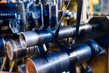 Rubber strips on metal rollers at compound calendering
