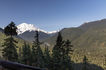 Snow covered peak at Mount Rainier National Park, Oregon
