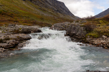 H003