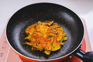 チーズを挟んだカボチャのガレット作り