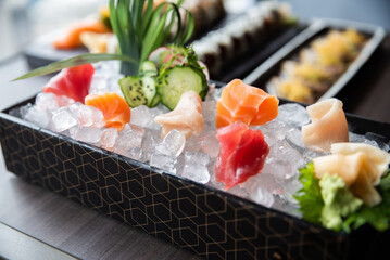 sushi, roll, sushi roll, tuna, salmon, seafood, sashimi, roll, Japanese, restaurant, food, fish, rice, cuisine, plate, japan, gourmet, asia, seaweed, wasabi, lunch, appetizer, ginger, fresh, chef
