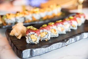 sushi, roll, sushi roll, tuna, salmon, seafood, spicy tuna, roll, Japanese, restaurant, food, fish, rice, cuisine, plate, japan, gourmet, asia, seaweed, wasabi, lunch, appetizer, ginger, fresh