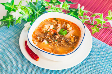 もずくのピリ辛サンラータン風スープ