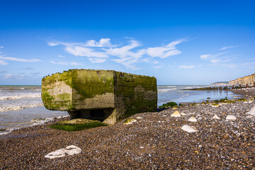 Le bunker renversé de Saint-Aubin-sur-Mer