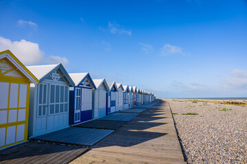 Les cabines de plage et l'océan à Cayeux-sur-Mer