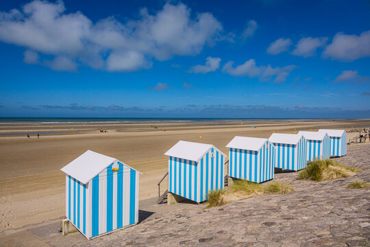 Les cabines de plage et l'oc&eacute;an &agrave; Neufch&acirc;tel Hardelot