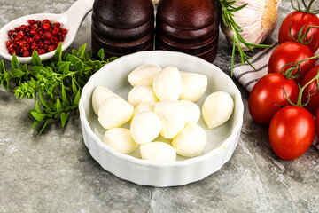 Small mozzarella mini cheese balls