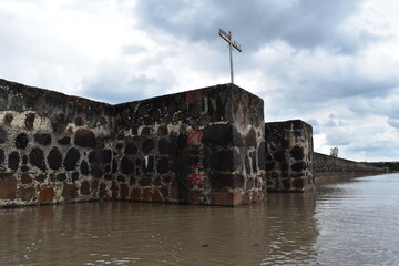 Muro Presa de Jalpa de Canovas, Santa Efigenia