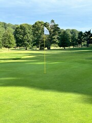 Obraz premium Recreational Golf course green with hole and flag