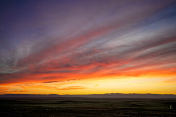 Obraz premium Red orange sunset in open sky Wild West Wyoming