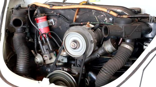 Motor de carro funcionando 