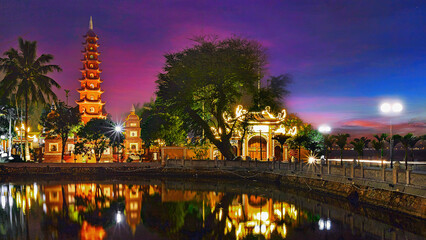 37 / 5.000
Tran Quoc Pagoda, quiet in the afternoon