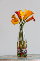 This beautiful bouquet is the perfect way to brighten up any space. Fresh blooms, soft hues, and a little bit of sunshine—home feels complete.