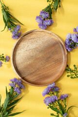 식물과 빈 접시 목업,연단