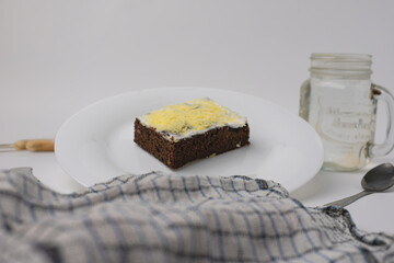 chocolate brownie cake with cream and cheese topping