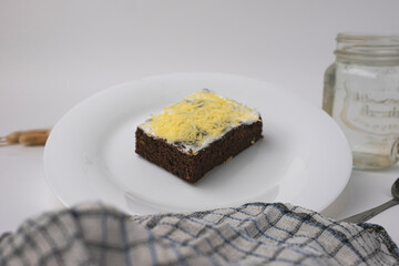 chocolate brownie cake with cream and cheese topping