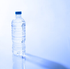 　水　　ペットボトル