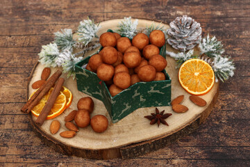 Marzipankartoffeln: Traditionelle Süßigkeit zur Weihnacht und Adventszeit.	