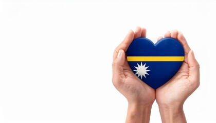 手で持っているナウルの国旗のハート(Heart of Nauru flag held in hand.)
