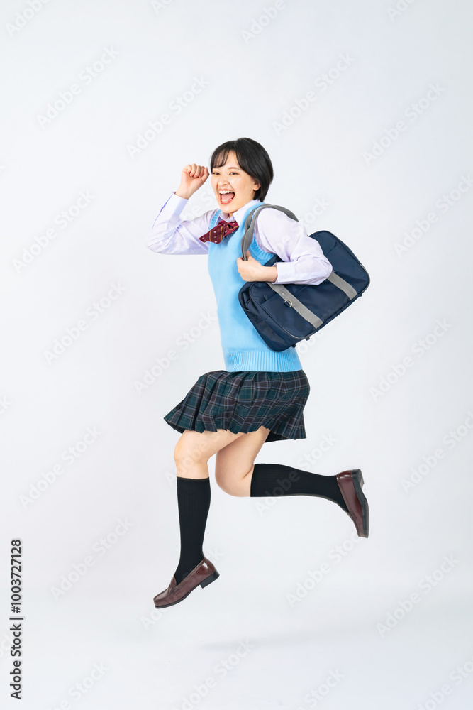 Poster ジャンプする制服を着た女子学生　切り抜き全身写真