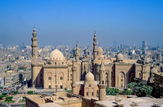 Gescantes historisches Farbfoto der ar-Rifa'i-Moschee und der Sultan-Hasan-Moschee, Kairo, &Auml;gypten