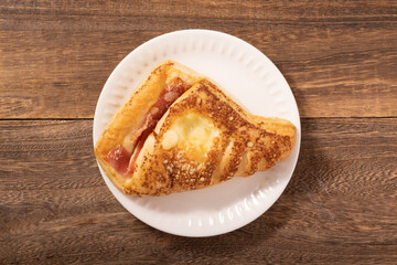 チーズ入りハムデニッシュ