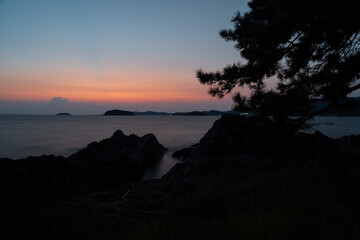 美しい日本の夕暮れの海岸の風景