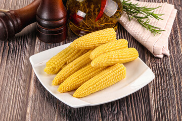 Canned baby mini corn cob