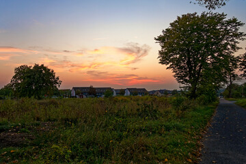 Obraz premium Himmelrot bei Sonnenuntergang in Kronsberg Hannover