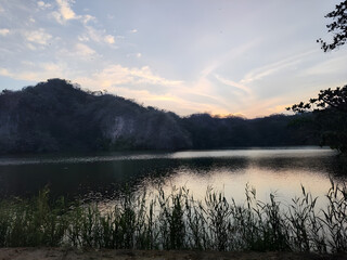 Fototapeta premium sunrise over the lake