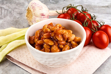 White baked bean in tomato sauce