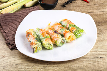 Vietnamese spring roll with prawn and mango