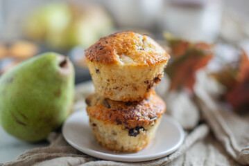 Muffins with chocolate and pears 
