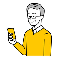 右手に持ったスマートフォンを見ている年配の男性