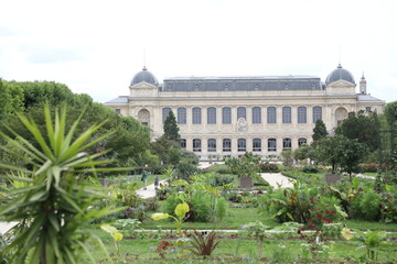 Le Muséum National d'Histoire Naturelle (Grande Galerie) au Jardin des Plantes, Paris