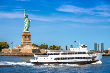 Nwe York city statue of Liberty and boat in archipelago view
