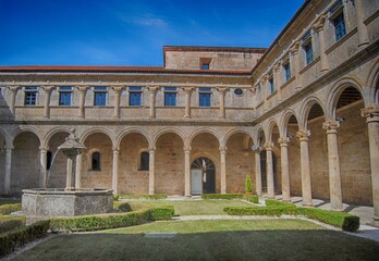 Claustro del monasterio de San Clodio en Leiro, Galicia