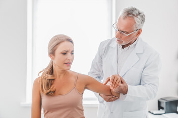 Fototapeta premium Orthopedist examining patient in hospital