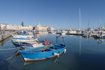 Fototapeta premium Italy, Puglia, Trani harbour