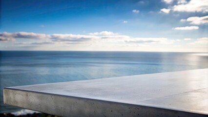 Obraz premium Expansive view of a calm sea meeting a clear blue sky.