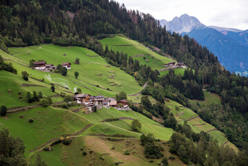 Bergbauernhöfe und Almen 