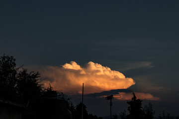 nube amarilla atardecer 