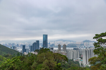 Obraz premium Apartment blocks of Hong Kong Island and East Kowloon at cloudy misty weather, Hong Kong
