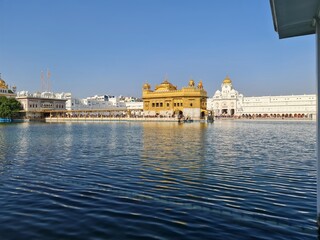 Fototapeta premium Golden Temple Lake
