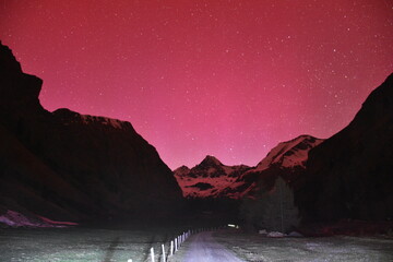 Nordlicht, Polarlicht, Großglockner, Aurora Borealis, Österreich, Himmel, Nacht, Leuchterscheinung, Stickstoff, Sauerstoff, Atome, Erde, Nordhalbkugel, Atmosphäre, Hochatmosphäre, leuchten, selten, ra