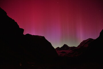 Nordlicht, Polarlicht, Großglockner, Aurora Borealis, Österreich, Himmel, Nacht, Leuchterscheinung, Stickstoff, Sauerstoff, Atome, Erde, Nordhalbkugel, Atmosphäre, Hochatmosphäre, leuchten, selten, ra