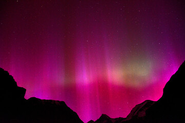 Nordlicht, Polarlicht, Großglockner, Aurora Borealis, Österreich, Himmel, Nacht, Leuchterscheinung, Stickstoff, Sauerstoff, Atome, Erde, Nordhalbkugel, Atmosphäre, Hochatmosphäre, leuchten, selten, ra
